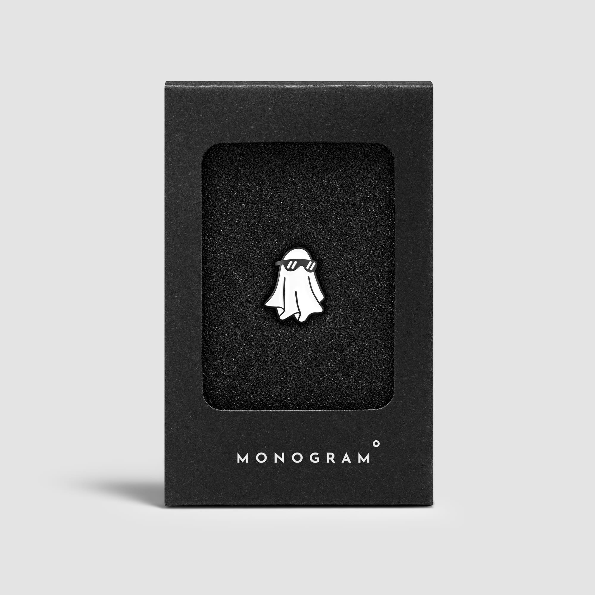 Значки для одежды Monogram