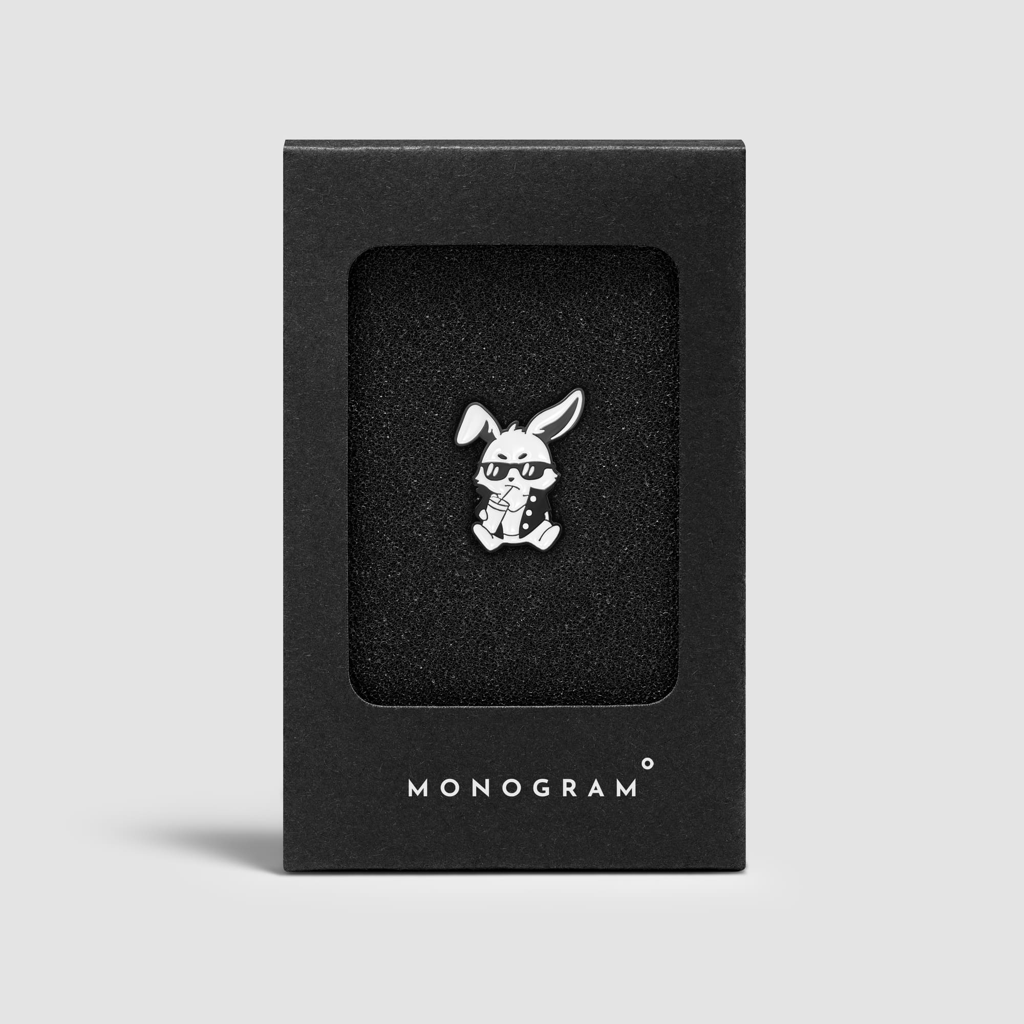 Значки для одежды Monogram